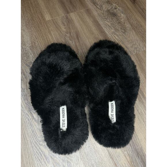 Steve Madden Faux Fur Fluffy Criss Cross Slip On Slippers -Size Large (9-10) - Picture 2 of 5